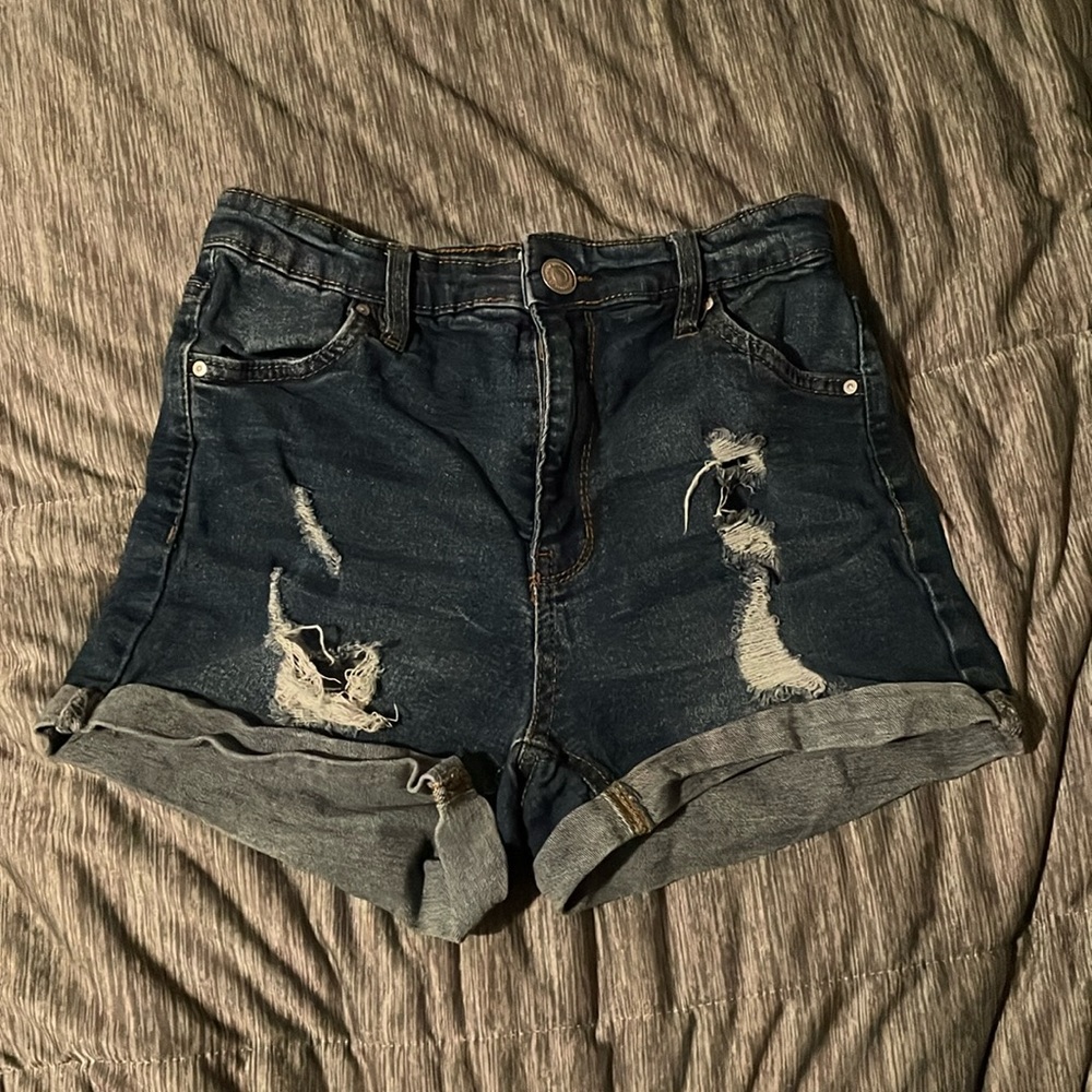 Women’s tight ripped shorts